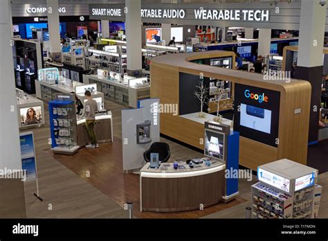 vancouver electronics store